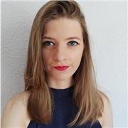 Soy una estudiante de grado en la Urjc. Con un nivel intermedio de inglés apto tanto para primaria como la Eso y Bachiller. Lengua/Mates nivel Eso